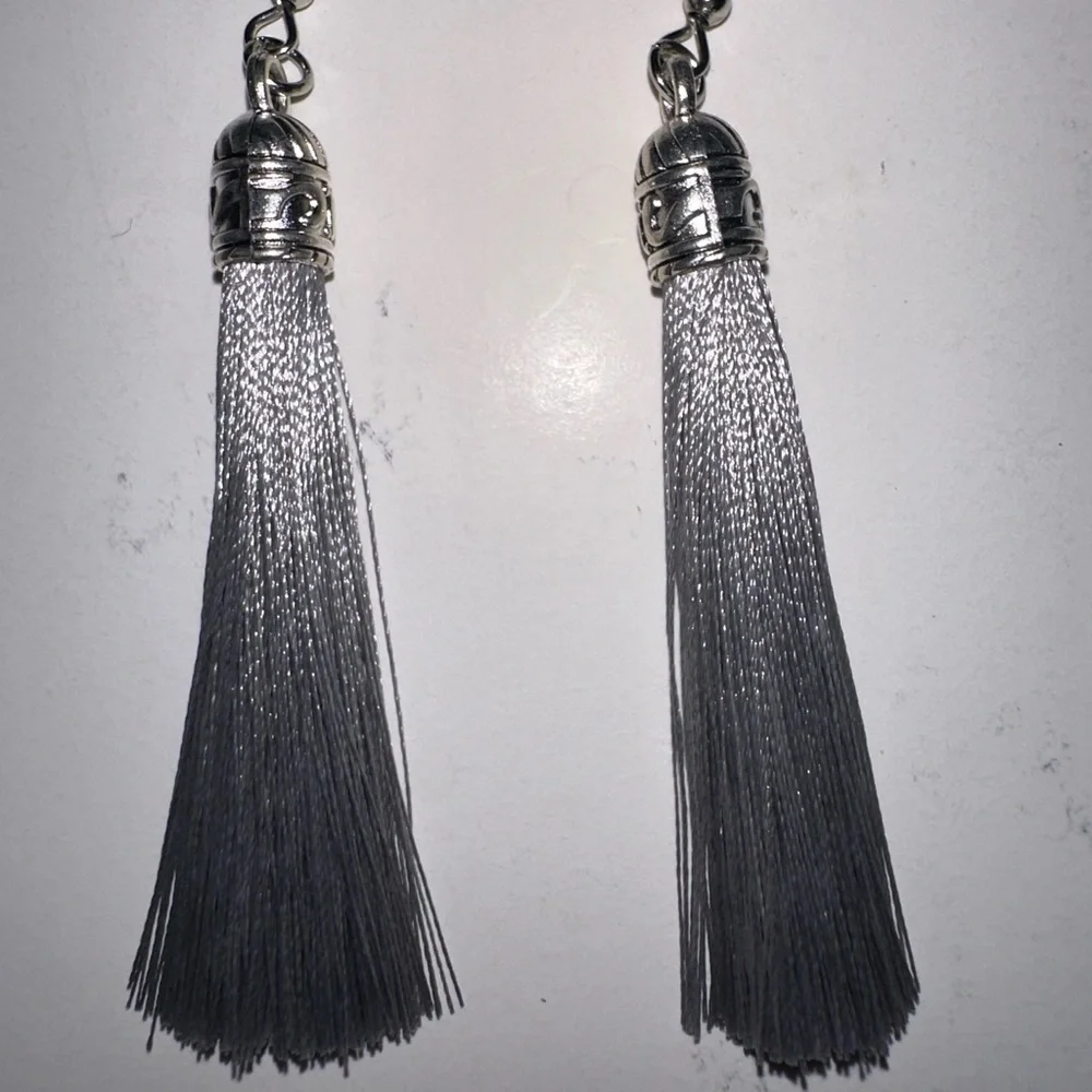 Gray tassel earrings - Picture 1 of 3